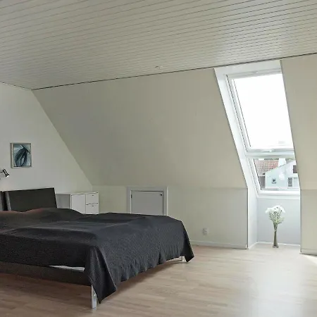 Three-bedroom Holiday In 5