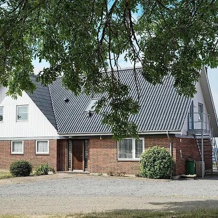 Three-bedroom Holiday In 5 *